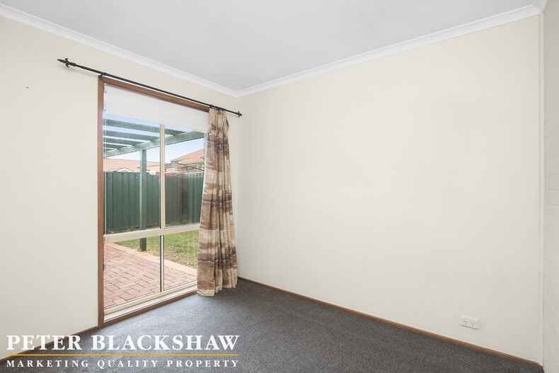 8/41 Halford Crescent Page