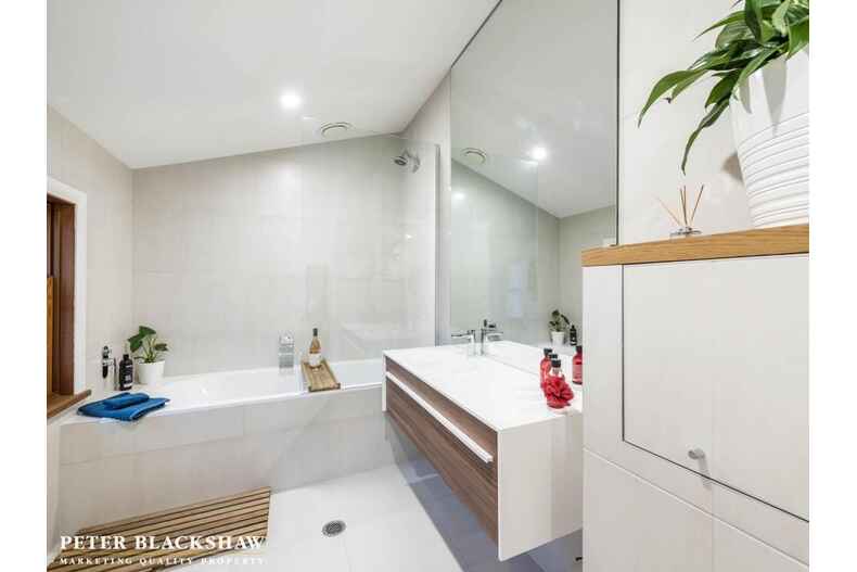 37 Murray Crescent Griffith 37 Murray Crescent Griffith