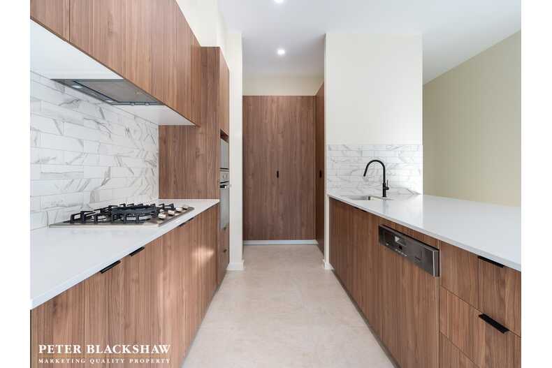 2/34 Conyers Street Hughes