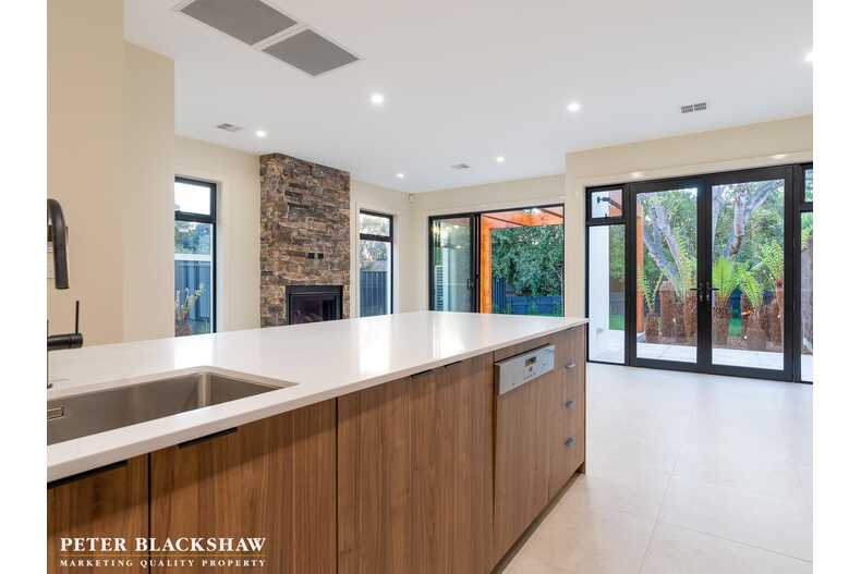 2/34 Conyers Street Hughes