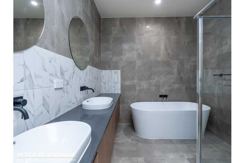 2/34 Conyers Street Hughes