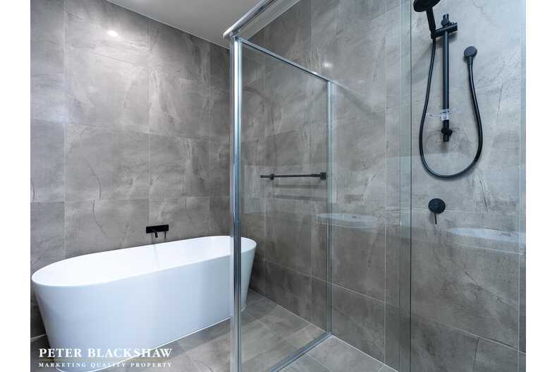 2/34 Conyers Street Hughes