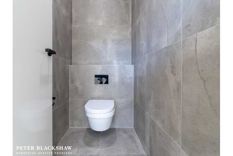 2/34 Conyers Street Hughes