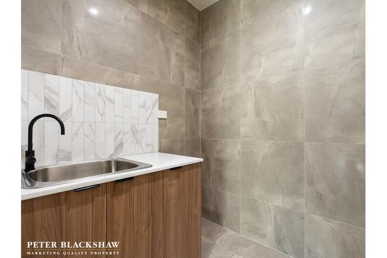 2/34 Conyers Street Hughes