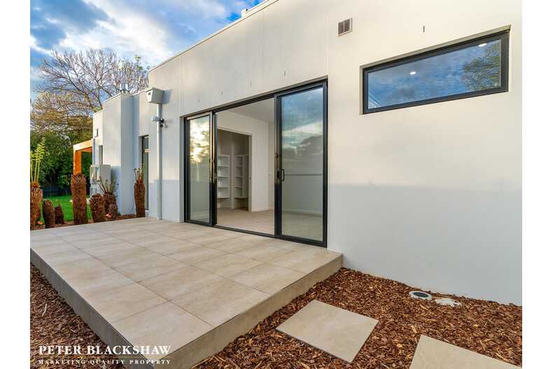 2/34 Conyers Street Hughes