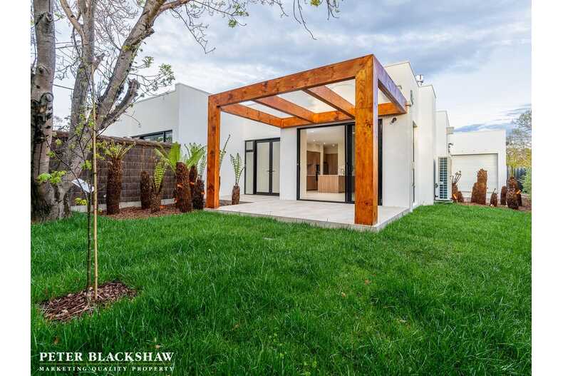 2/34 Conyers Street Hughes