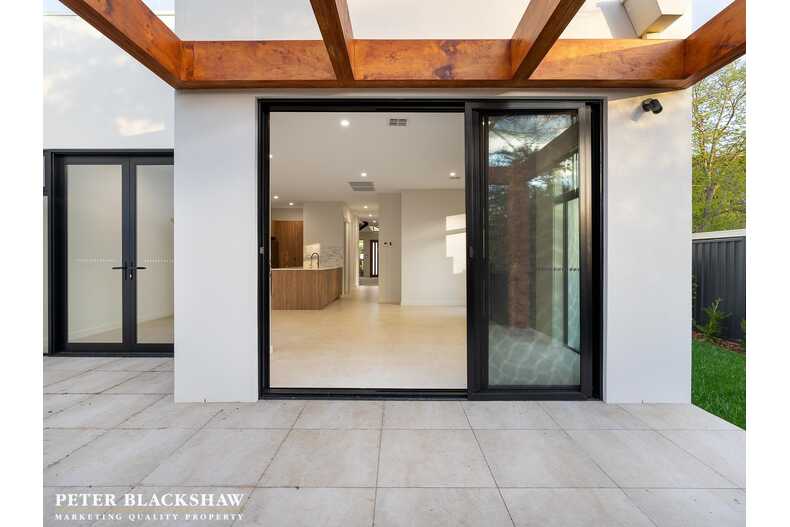 2/34 Conyers Street Hughes