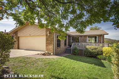 13 Johnstone Circuit Calwell