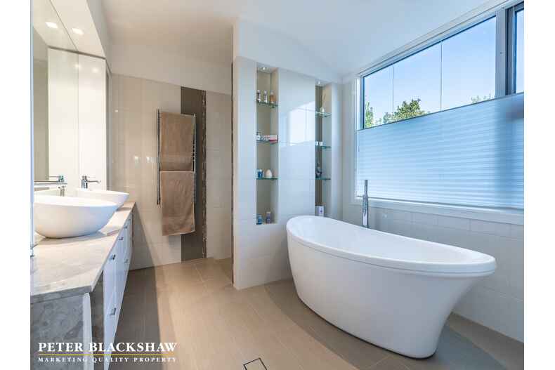 97 Jansz Crescent Griffith 97 Jansz Crescent Griffith