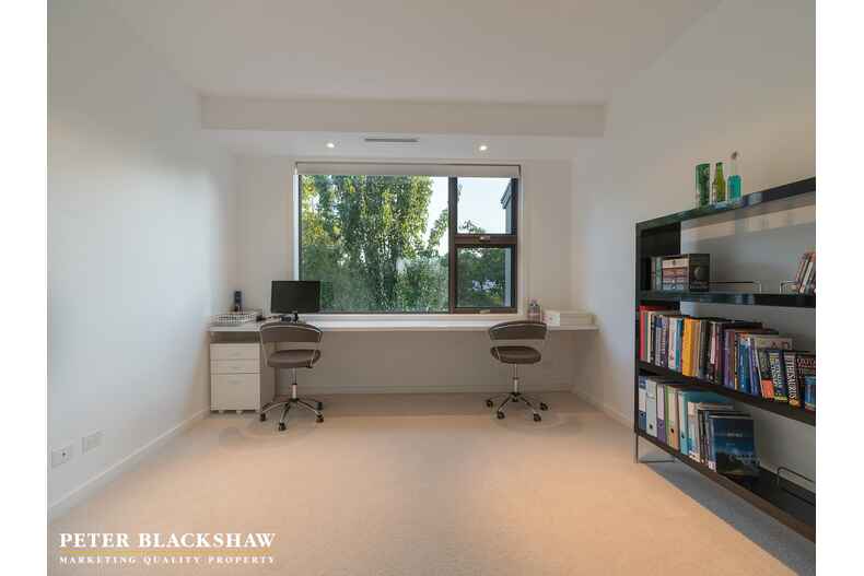 97 Jansz Crescent Griffith 97 Jansz Crescent Griffith