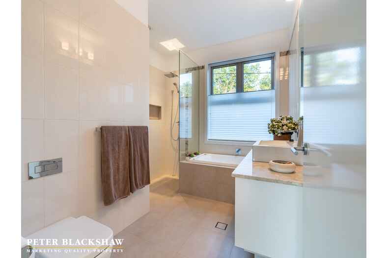 97 Jansz Crescent Griffith 97 Jansz Crescent Griffith