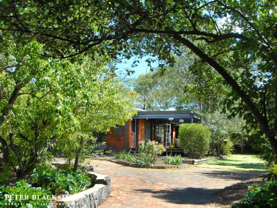 22 Crozier Circuit Kambah