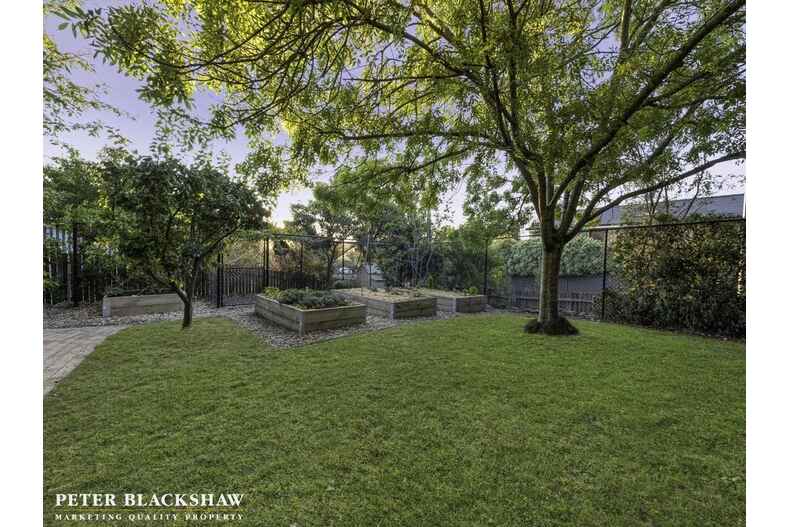 9 Taplin Place Isaacs