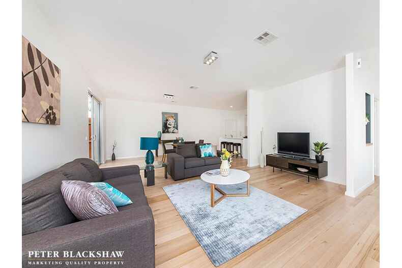2/155 Strickland Avenue Deakin