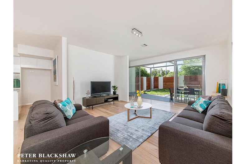 2/155 Strickland Avenue Deakin