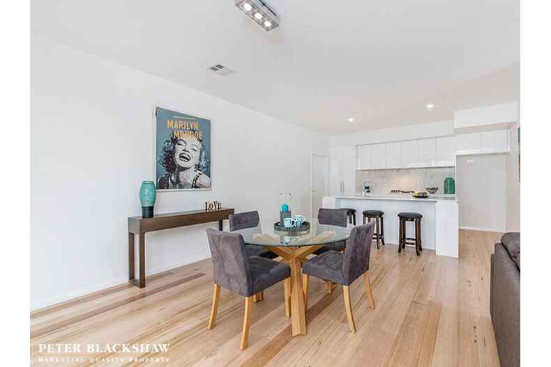 2/155 Strickland Avenue Deakin