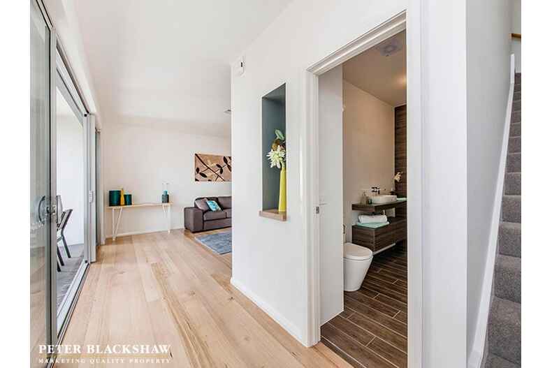 2/155 Strickland Avenue Deakin