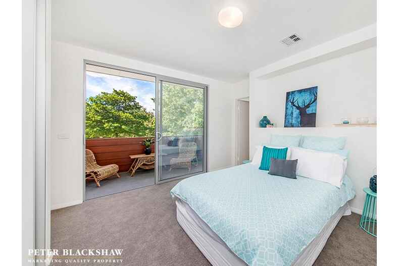 2/155 Strickland Avenue Deakin