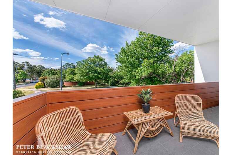 2/155 Strickland Avenue Deakin
