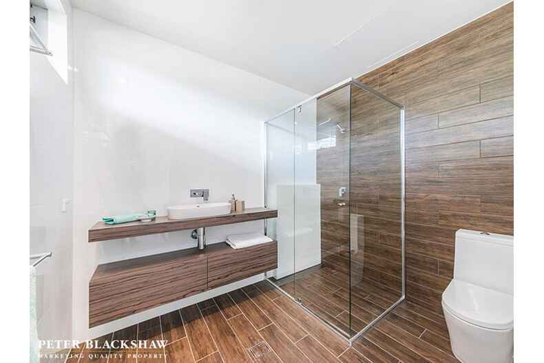 2/155 Strickland Avenue Deakin