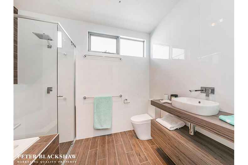 2/155 Strickland Avenue Deakin