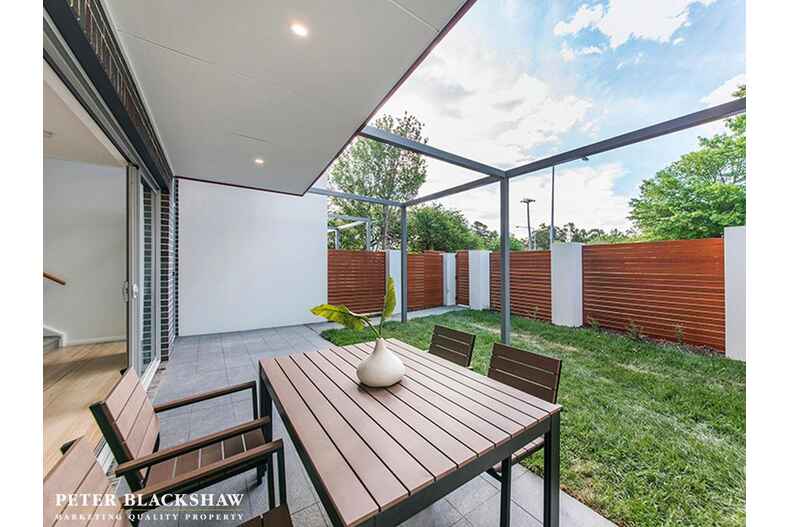 2/155 Strickland Avenue Deakin