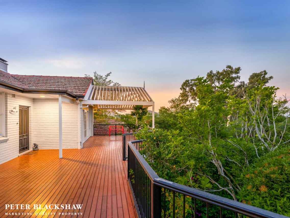 84 Empire Circuit Deakin