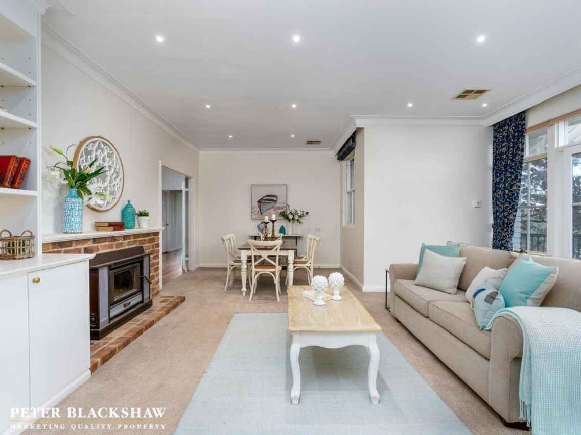 84 Empire Circuit Deakin