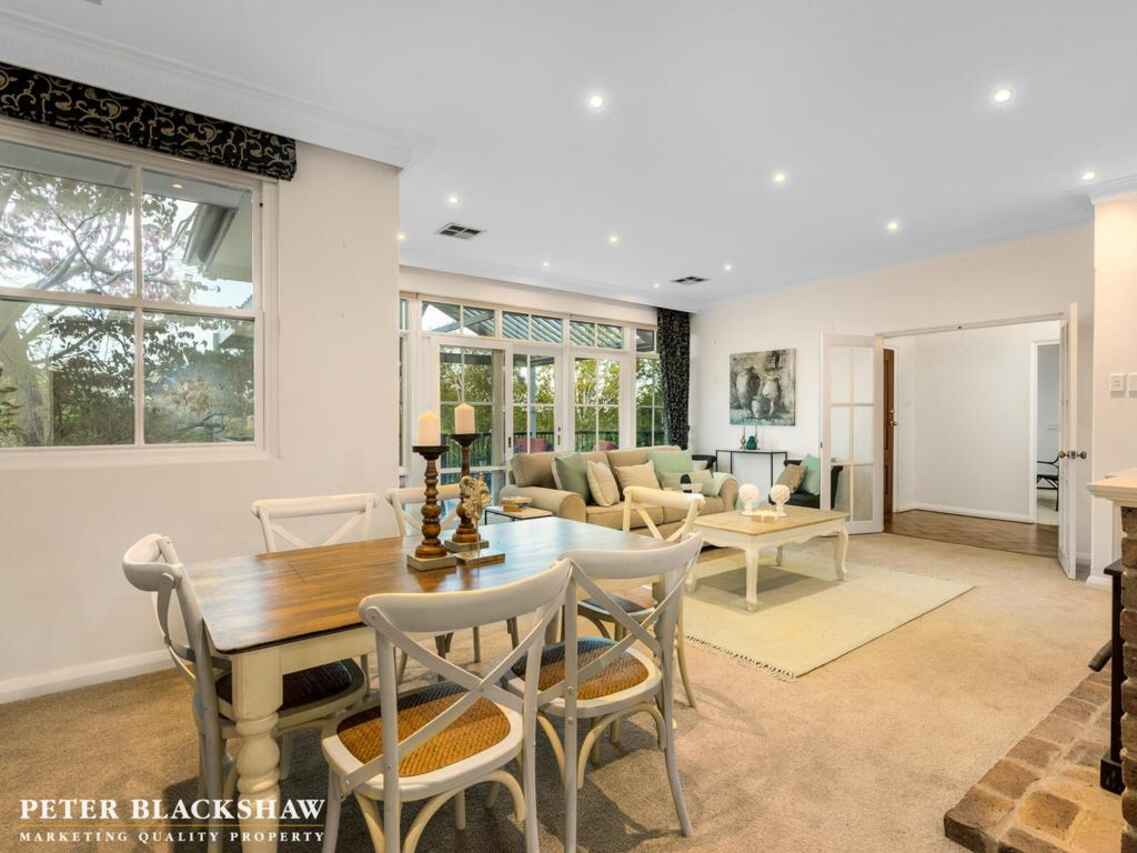 84 Empire Circuit Deakin