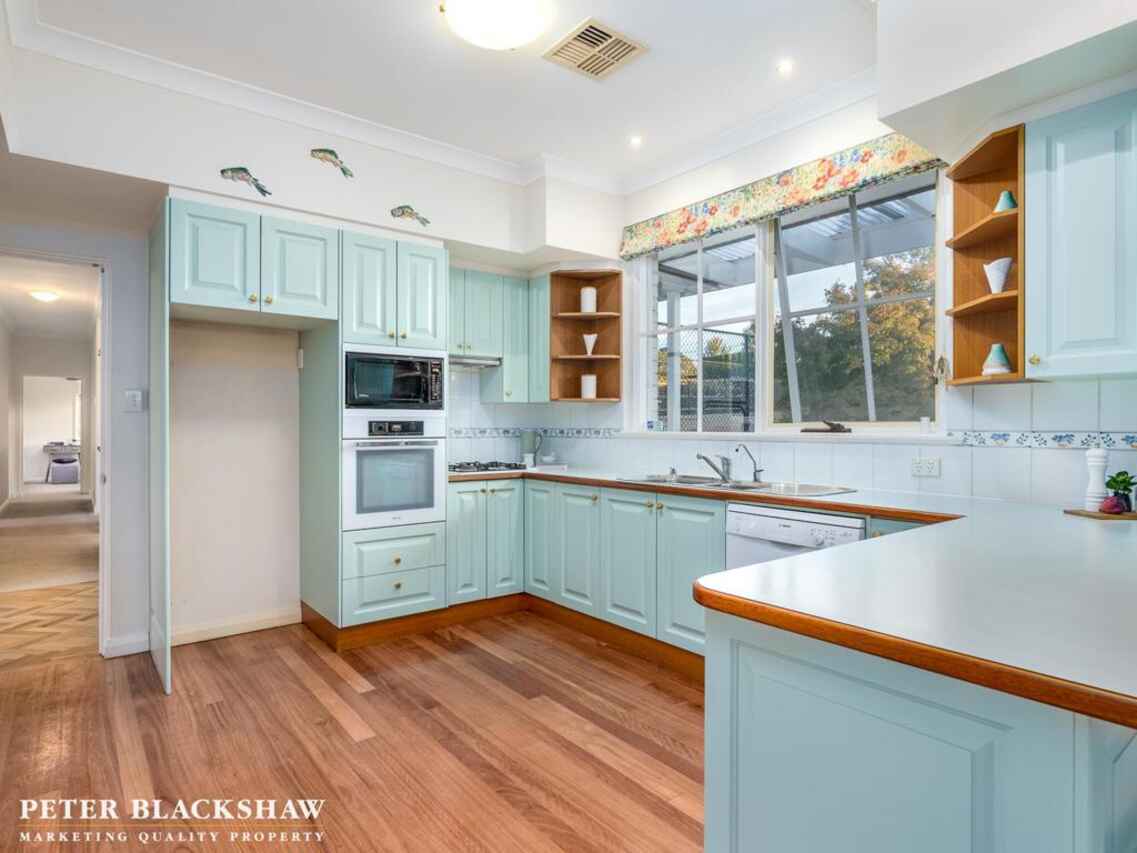 84 Empire Circuit Deakin