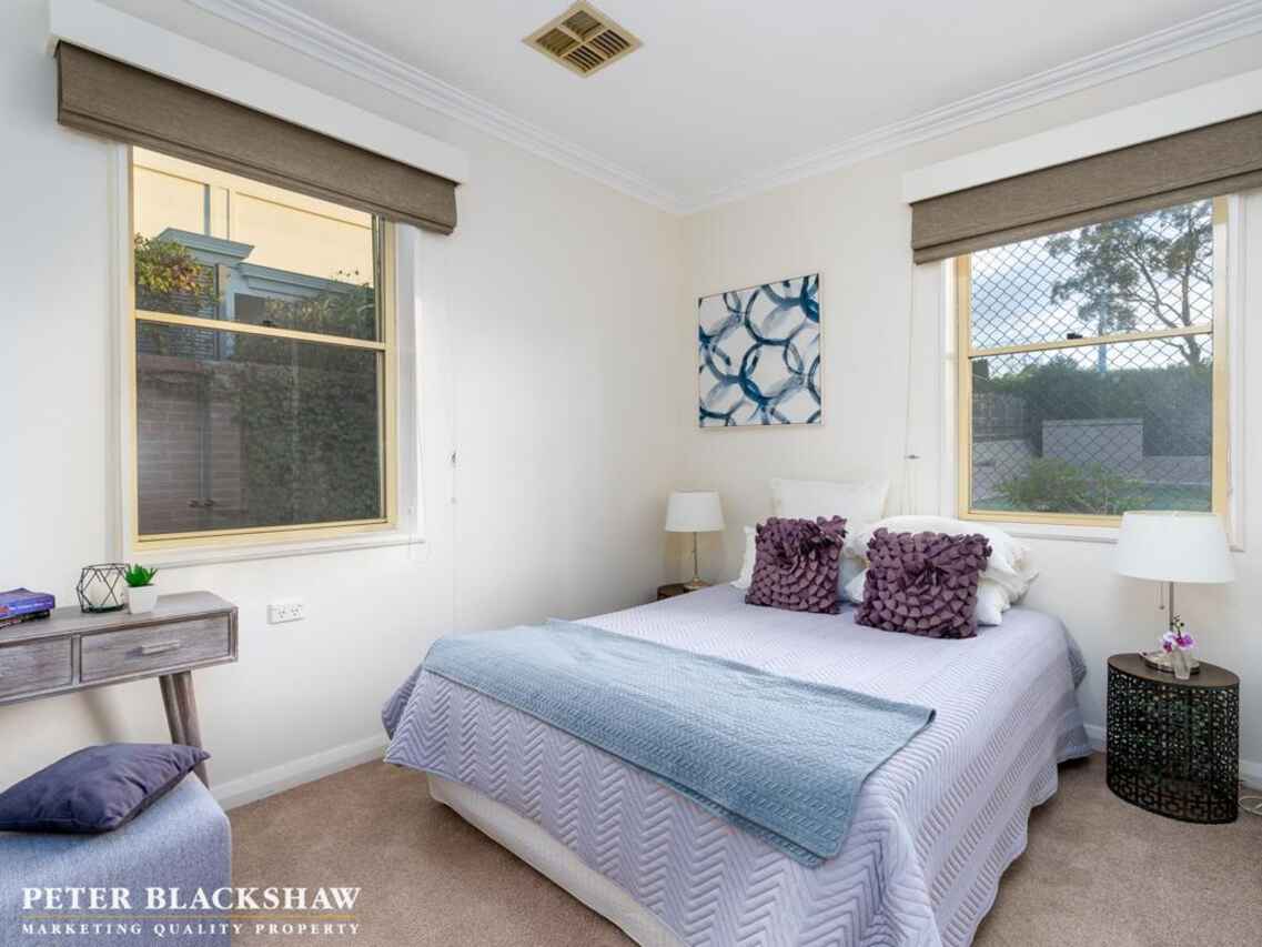 84 Empire Circuit Deakin