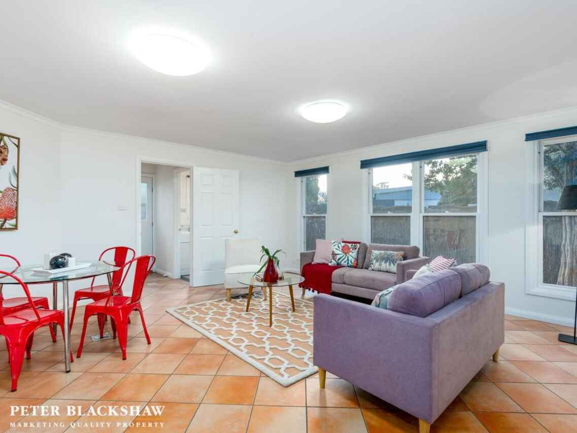 84 Empire Circuit Deakin