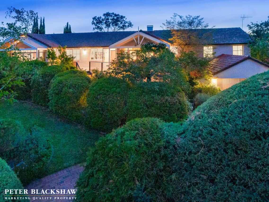 84 Empire Circuit Deakin