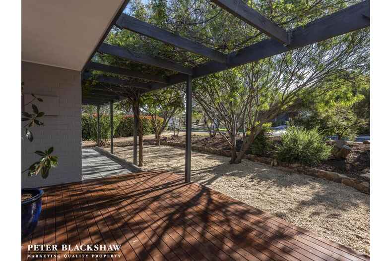 10 Nulsen Circuit Flynn 10 Nulsen Circuit Flynn