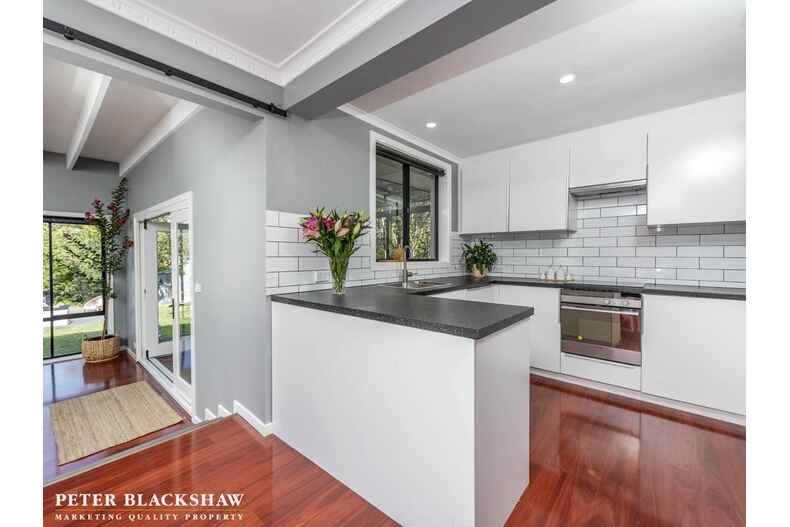 10 Nulsen Circuit Flynn 10 Nulsen Circuit Flynn