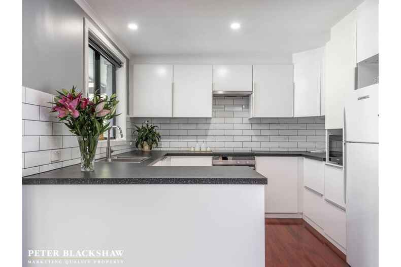 10 Nulsen Circuit Flynn 10 Nulsen Circuit Flynn