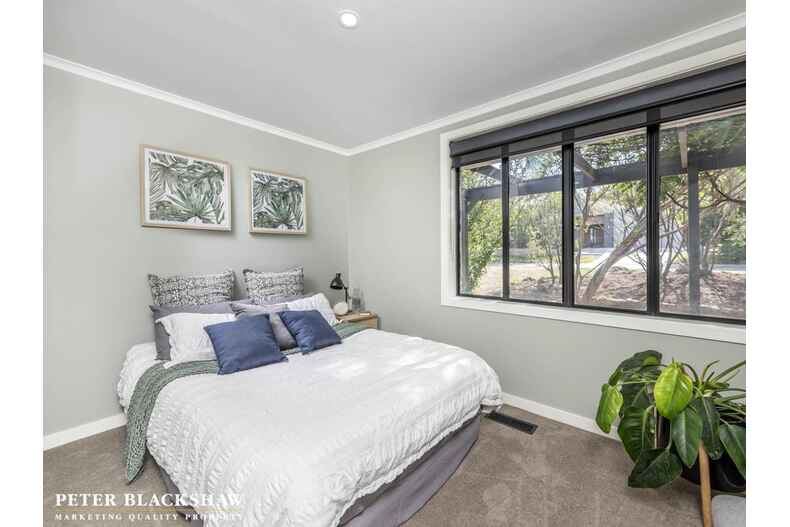 10 Nulsen Circuit Flynn 10 Nulsen Circuit Flynn