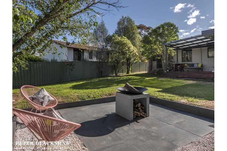 10 Nulsen Circuit Flynn 10 Nulsen Circuit Flynn