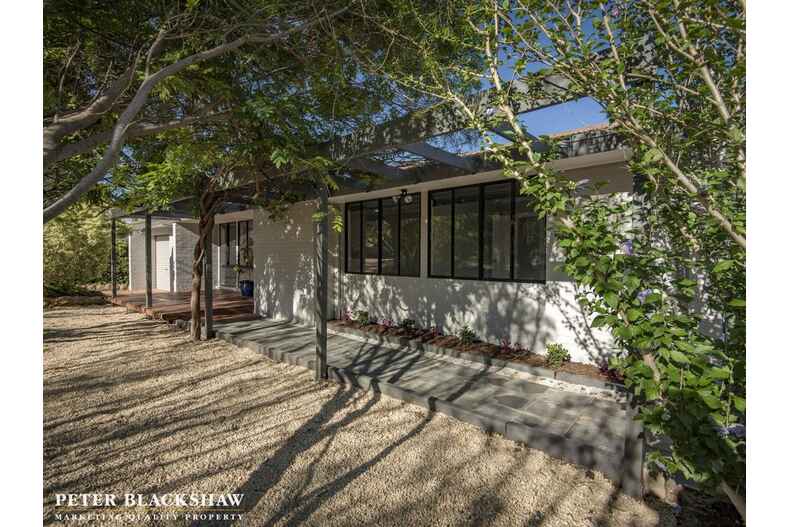 10 Nulsen Circuit Flynn 10 Nulsen Circuit Flynn