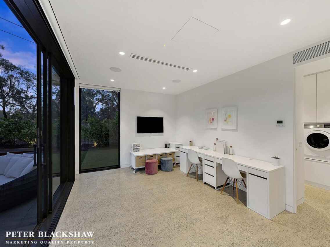 13 Finniss Crescent Narrabundah
