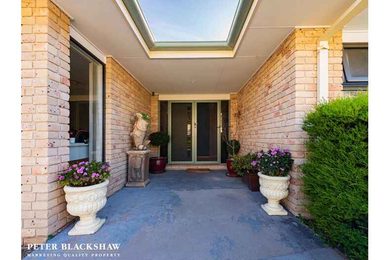 6 Crespin Place Banks