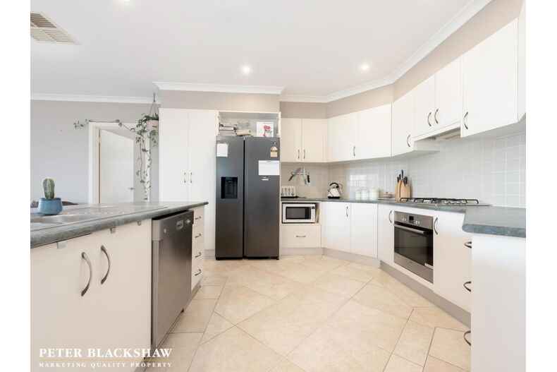 6 Crespin Place Banks