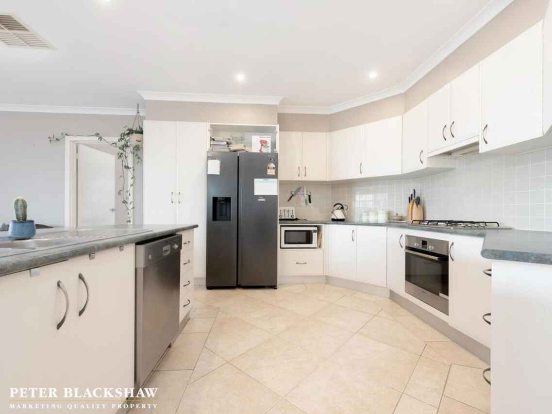 6 Crespin Place Banks