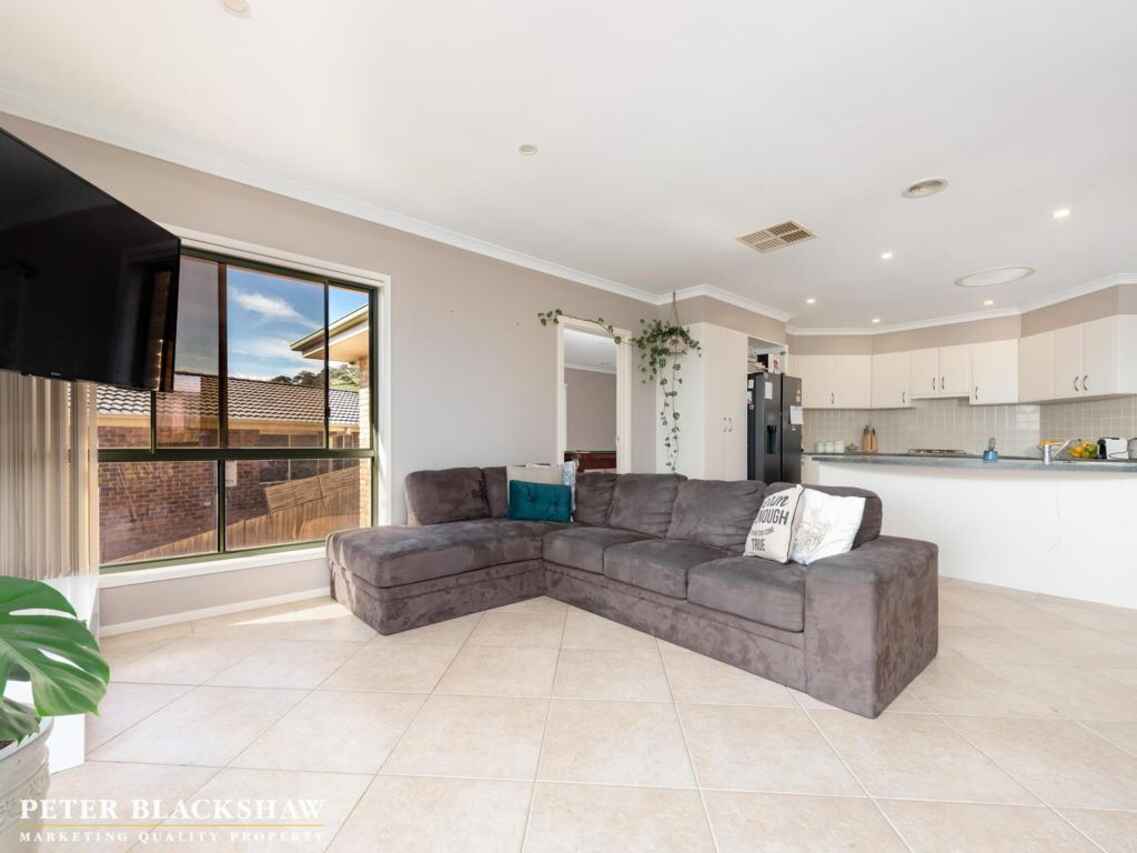 6 Crespin Place Banks