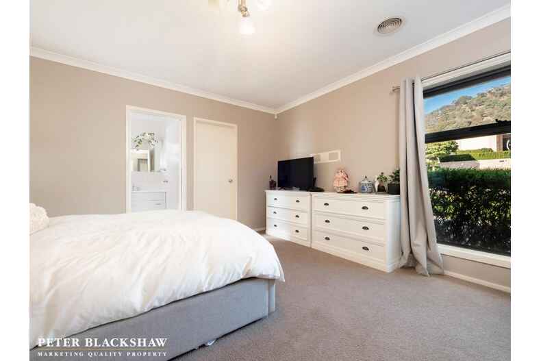 6 Crespin Place Banks