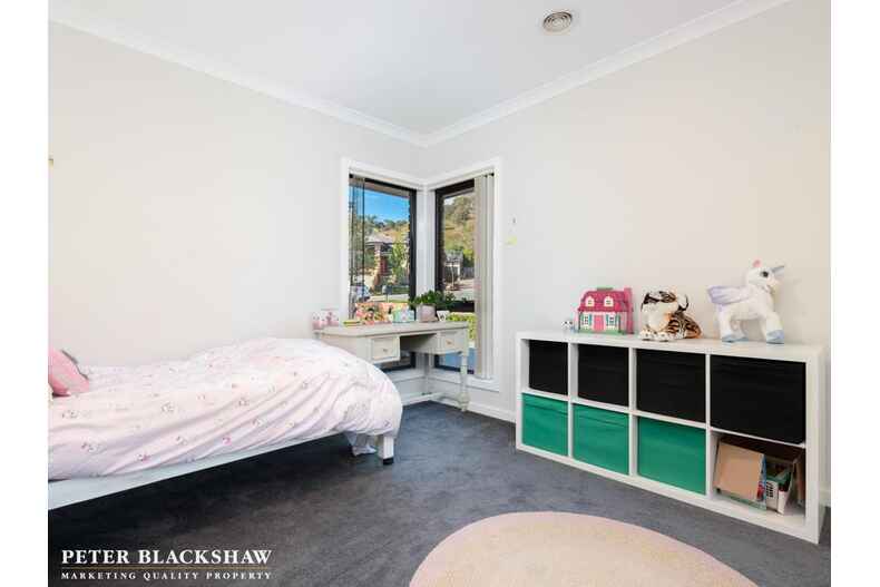 6 Crespin Place Banks