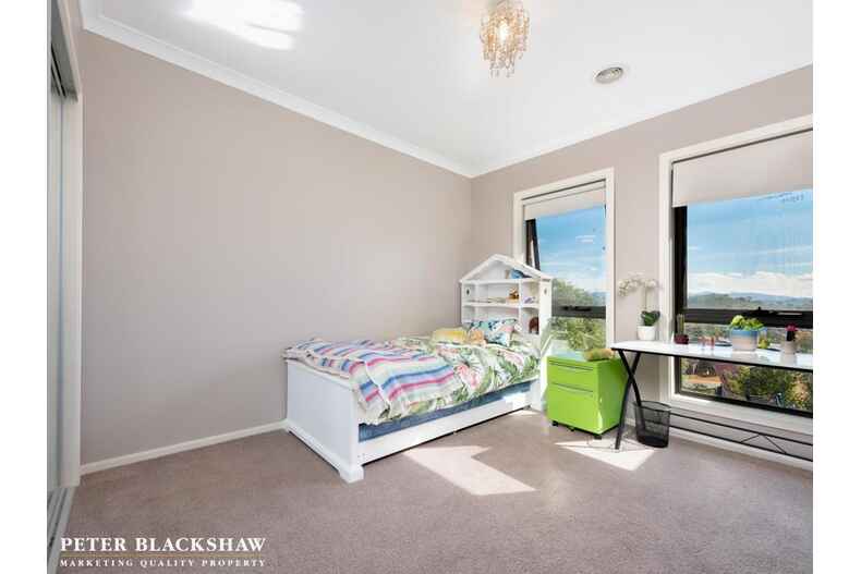 6 Crespin Place Banks