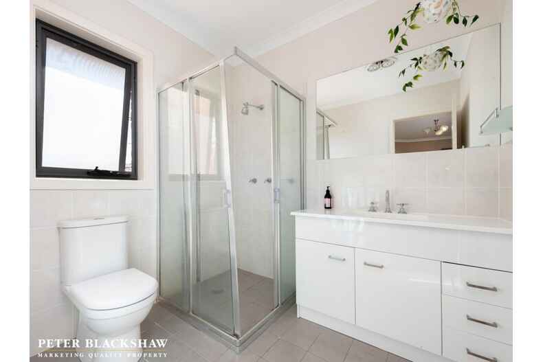 6 Crespin Place Banks