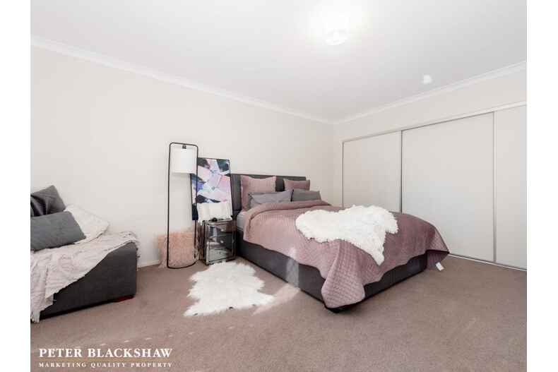 6 Crespin Place Banks