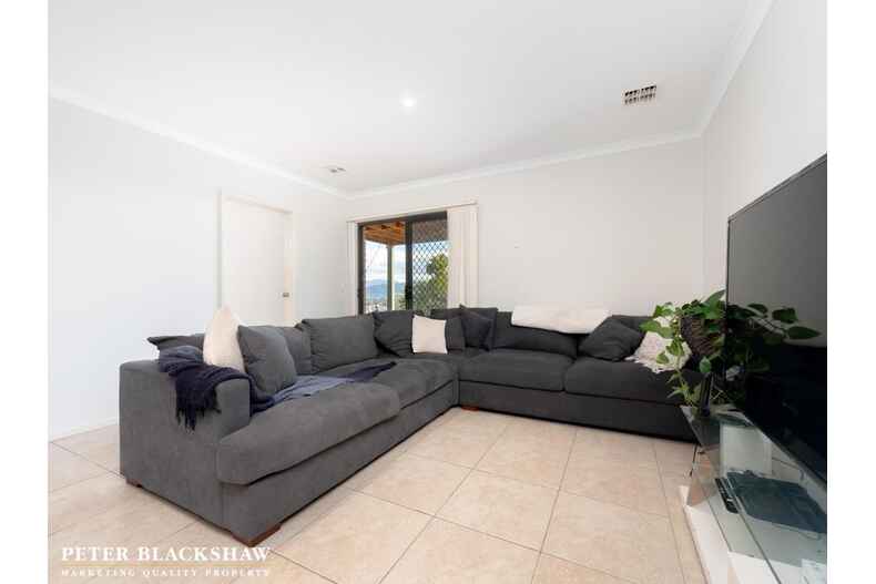 6 Crespin Place Banks